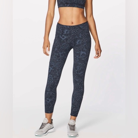 Lululemon Run On Tight (25")in Nouveau Mach Blue Black Leggings Size 6 - Picture 10 of 10